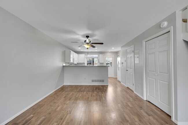 Building Photo - $2,195.00 - 2 Bed, 1.5 Bath, Townhome in L...