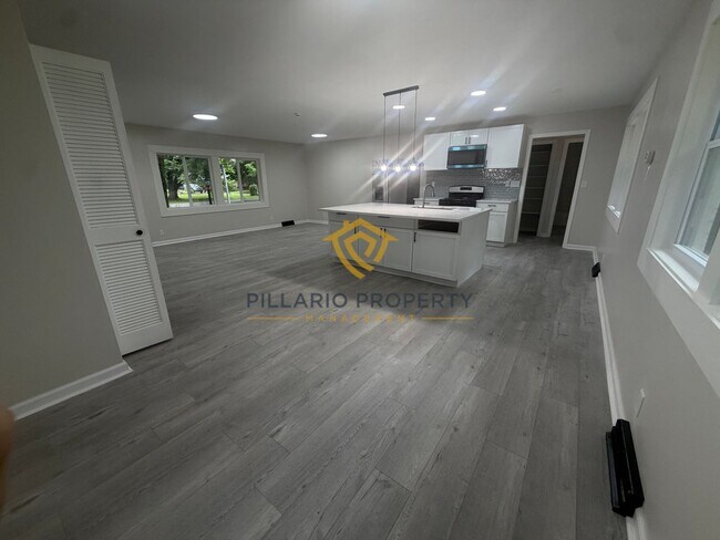 Building Photo - Freshly Renovated 4-Bedroom Home in Carmel, near Keystone and 96th St, Available NOW!