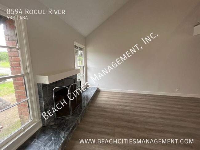 Building Photo - 8594 Rogue River Ave