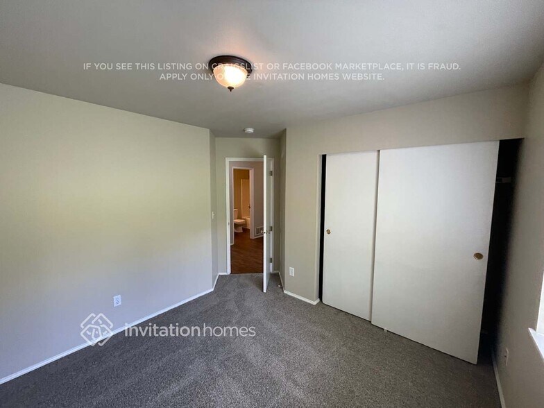 Building Photo - 5008 Norpoint Way NE