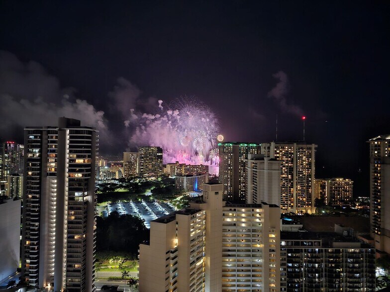 Building Photo - 411 Hobron Ln