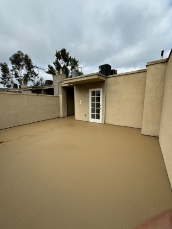 Building Photo - 13022 Riverside Dr
