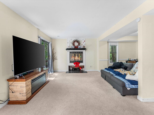 Building Photo - 1701 Early Settlers Rd