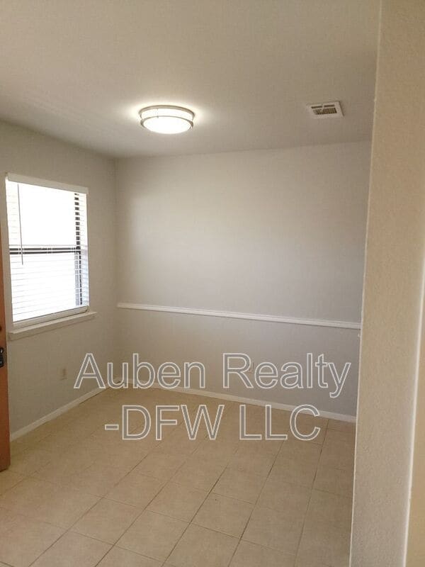 Building Photo - 1106 Suburban Dr