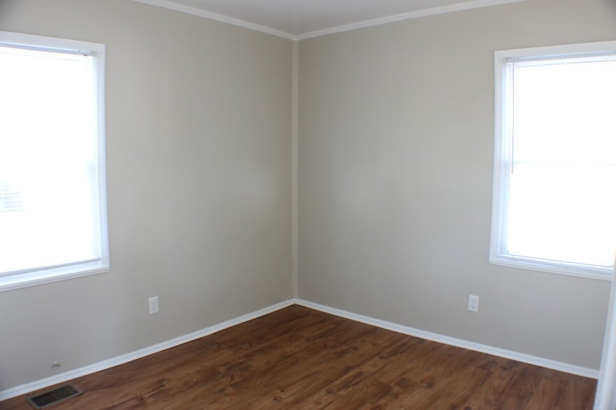 2nd bedroom - 3502 N Sterling Ave