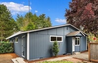 Building Photo - Modern 2 Bed, 1 Bath Duplex in Prime Olde ...