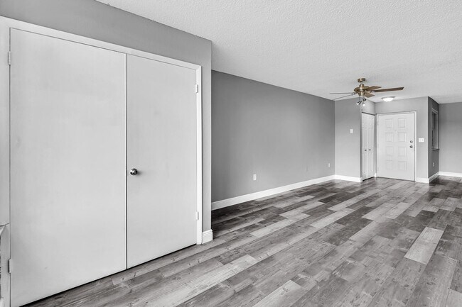 Building Photo - 2820 N Oakland Forest Dr