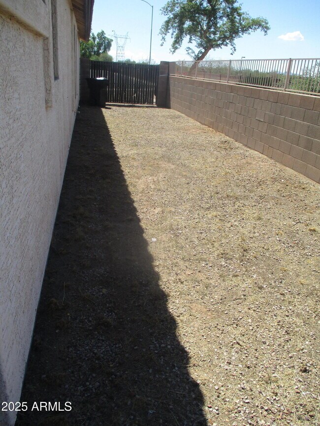 Building Photo - 11202 E Persimmon Ave