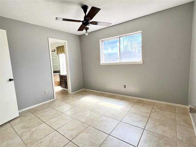 Building Photo - 19603 Southaven Dr