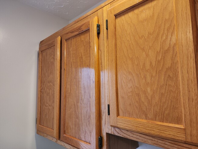 Kitchen Cabinets - 5045 Dorchester Cir