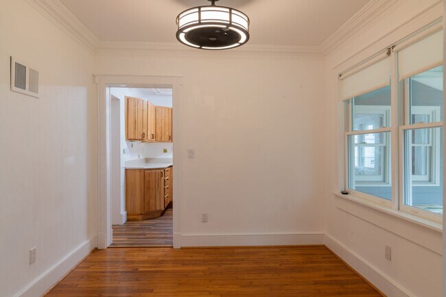 Building Photo - FOR RENT in LAKE BOTTOM! Available Now!