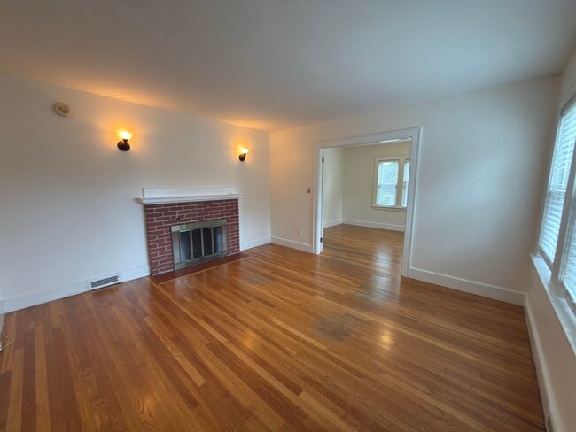 Building Photo - 573 Spruce St