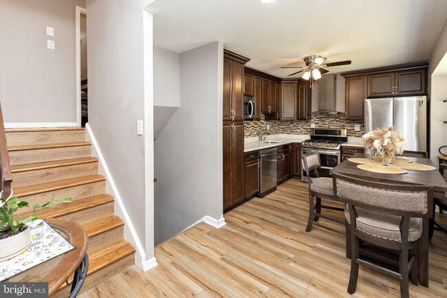 Building Photo - 912 Aston Martin Dr