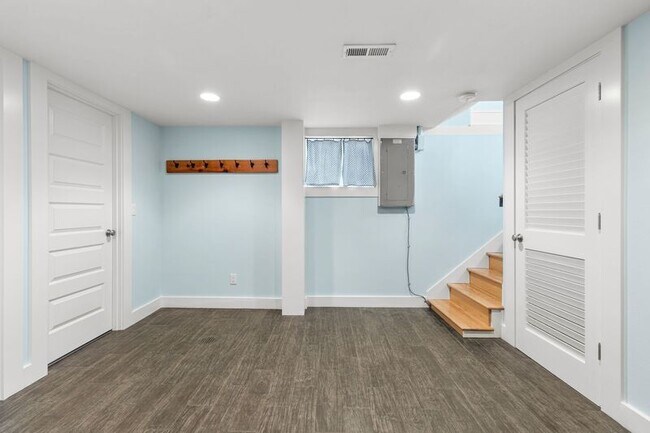 Building Photo - 3803 SE 65th Ave