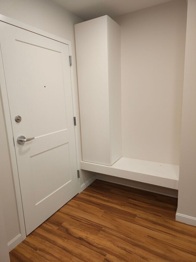 Building Photo - Village at Autumn Pond II: One Bedroom wit...