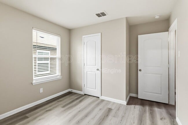 Building Photo - 15027 Harbor Lndg
