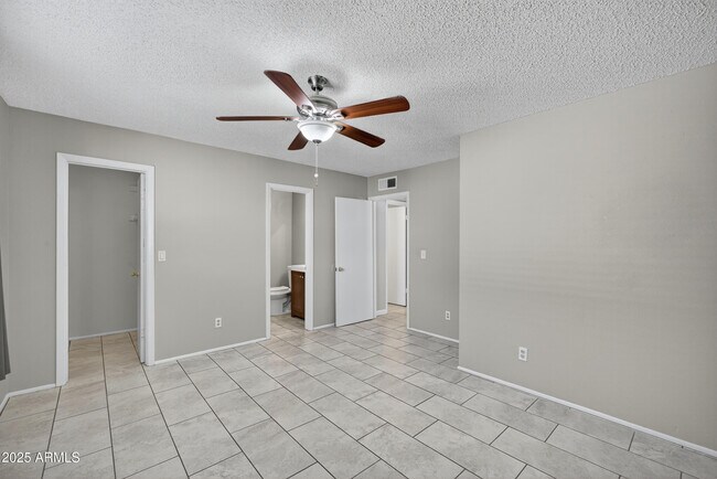 Building Photo - 860 E Brown Rd