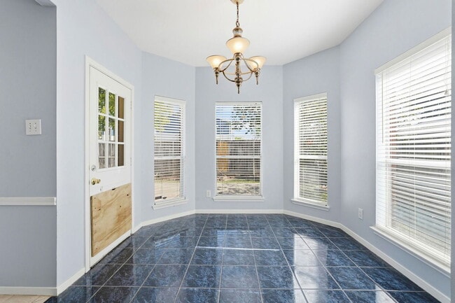 Building Photo - 3311 Whitebud Dr