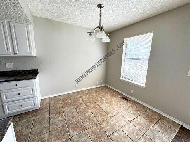 Building Photo - 1404 S Gemini Rd