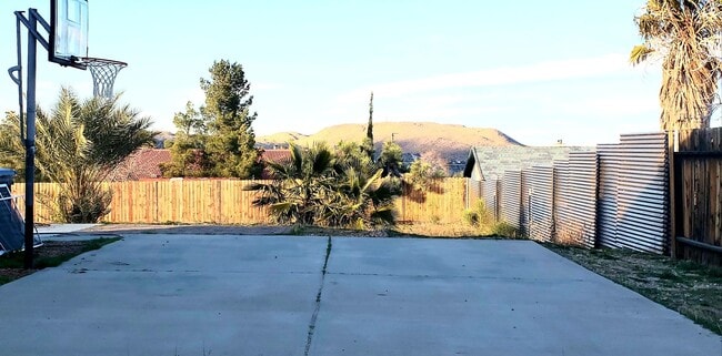 Building Photo - *DO NOT DISTURB TENANTS- 4 bedroom 2 bath home w/POOL!!