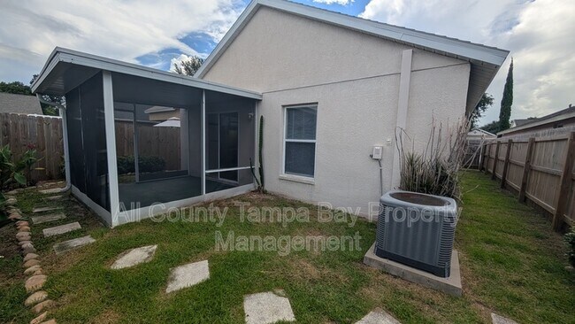 Building Photo - 6047 White Sails Dr