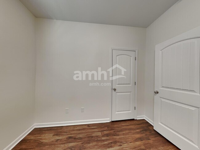 Building Photo - 125 Bur Oak Dr