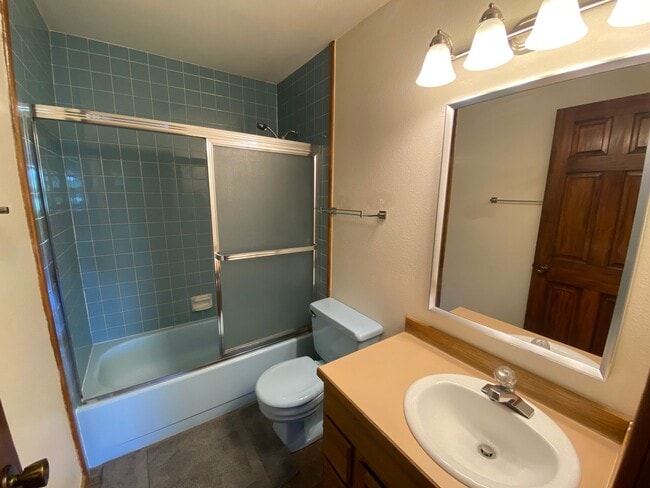Building Photo - Convenient UMED District Condo - (2) Bed, ...