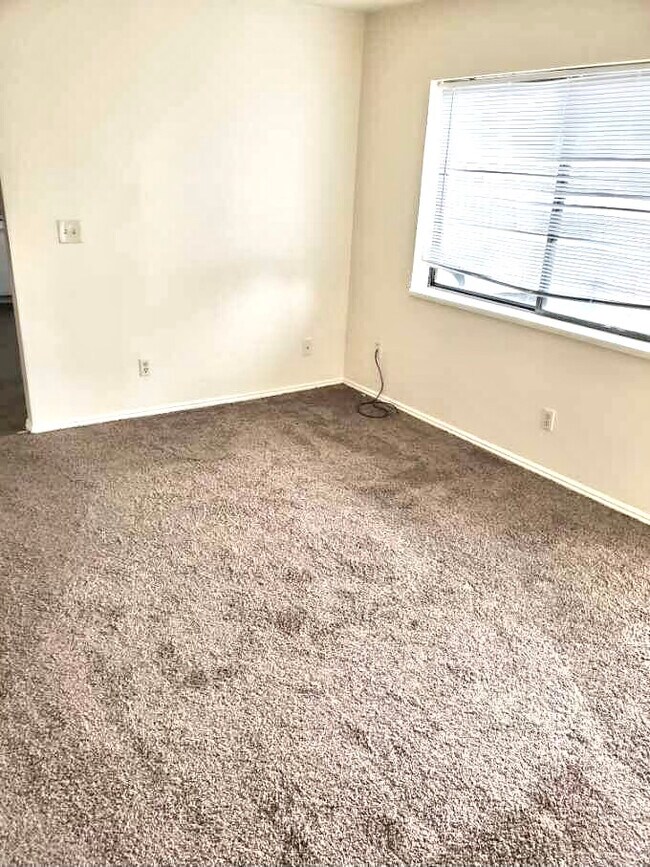 Building Photo - 230 Bridger Dr