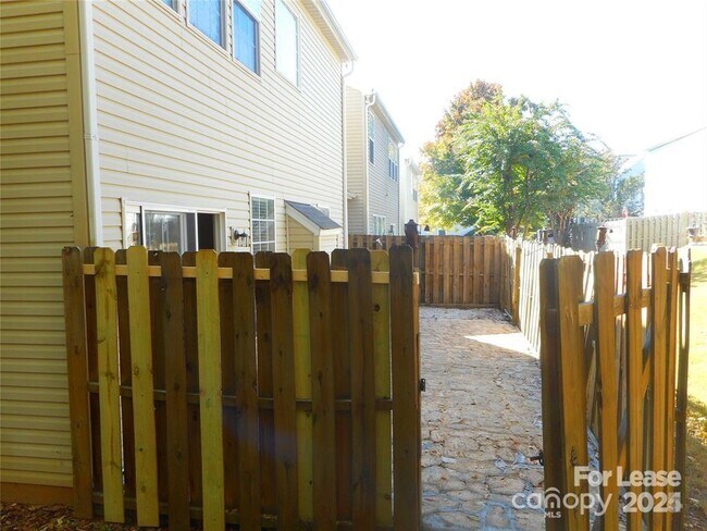 Building Photo - 11310 Ladonia Ct