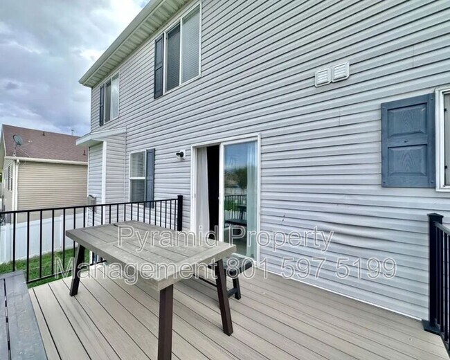 Building Photo - 2113 Hawthorne St