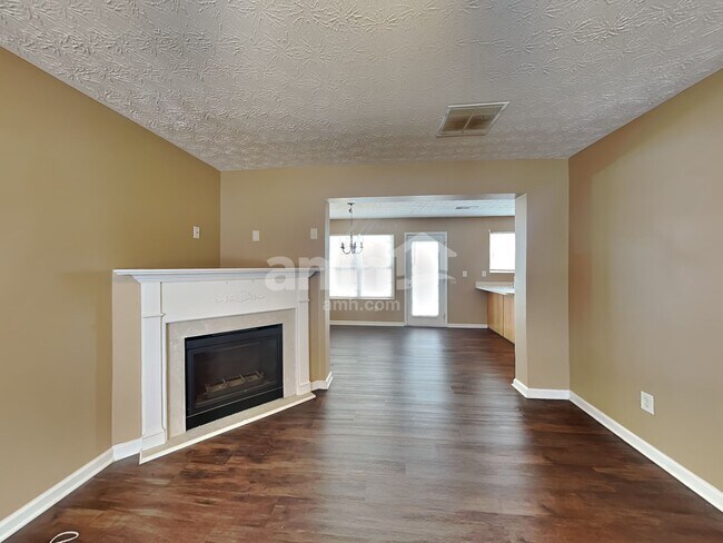 Building Photo - 6110 Flagstaf Walk