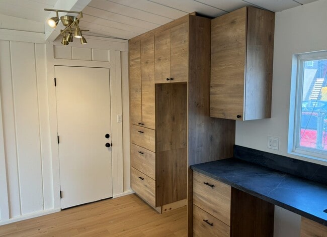 Building Photo - 2 bed 1 bath Duplex for Rent in Imperial Beach