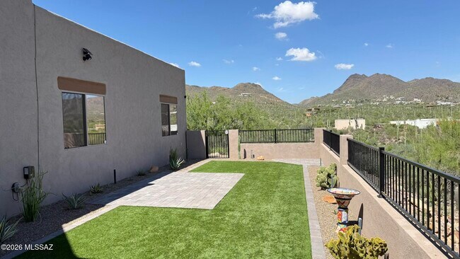 Building Photo - 4440 W Mountain Side Dr