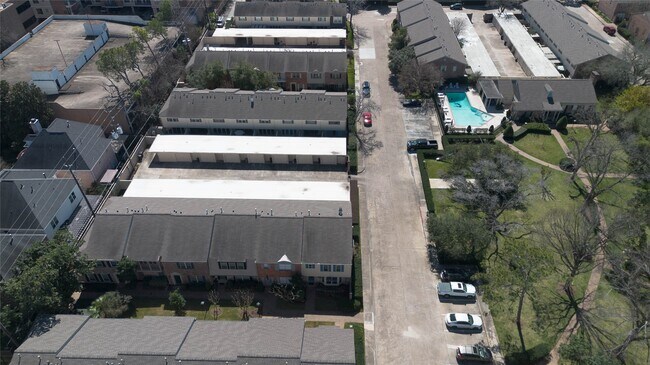 Building Photo - 5817 Valley Forge Dr