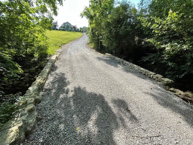 Building Photo - Great Location Private Setting Home For Rent