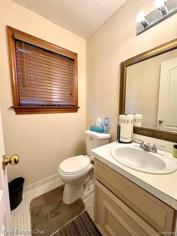 Building Photo - 37683 Adrian Dr