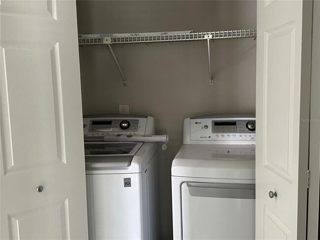 Building Photo - 230 Sun Vista Ct N