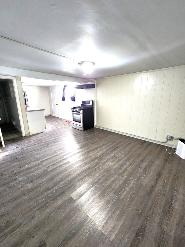 Building Photo - 653 S 69th St