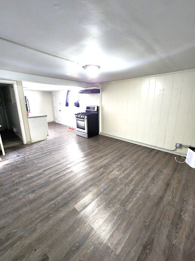 Primary Photo - 653 S 69th St