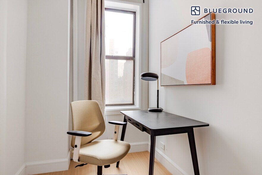 Building Photo - 244 W 72nd St