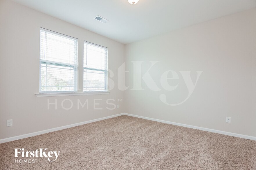 Building Photo - 3174 Helmsley Ct