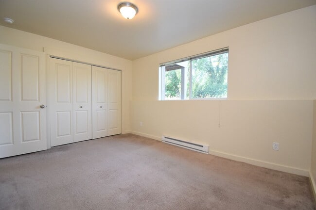 Building Photo - 807 W Villard St