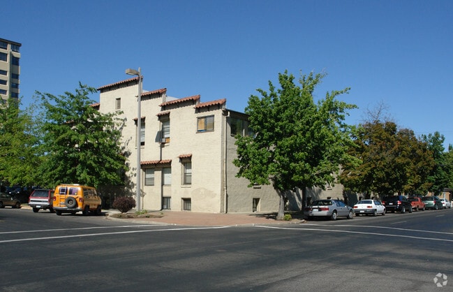 Primary Photo - Chestnut Manor Apartments