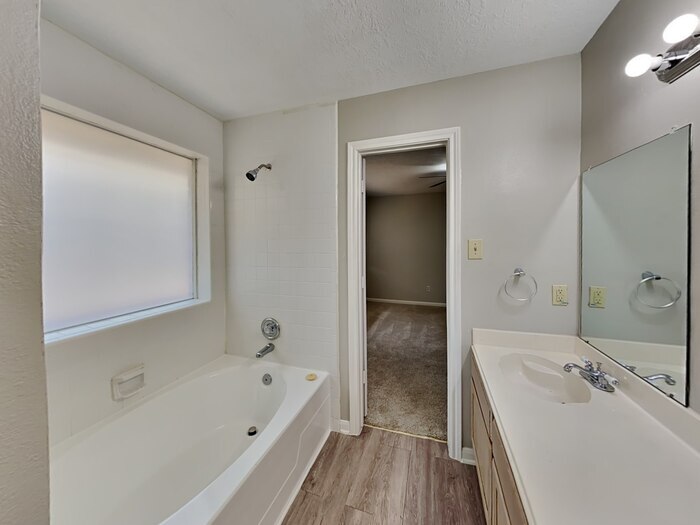 Building Photo - 2419 Sherwood Hollow Ln