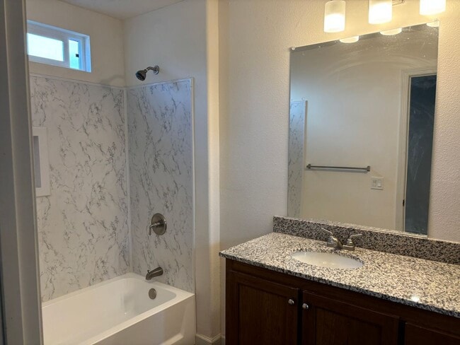 Building Photo - Terrific detached 2/2 Unit with full Priva...