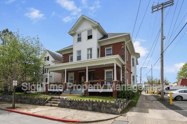 Building Photo - 25-27 Wayside Avenue - 25-1