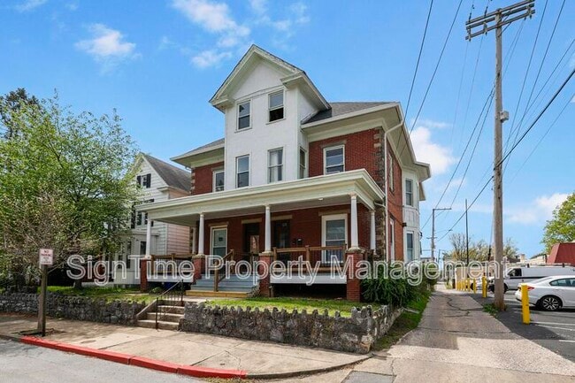 Building Photo - 27 Wayside Ave