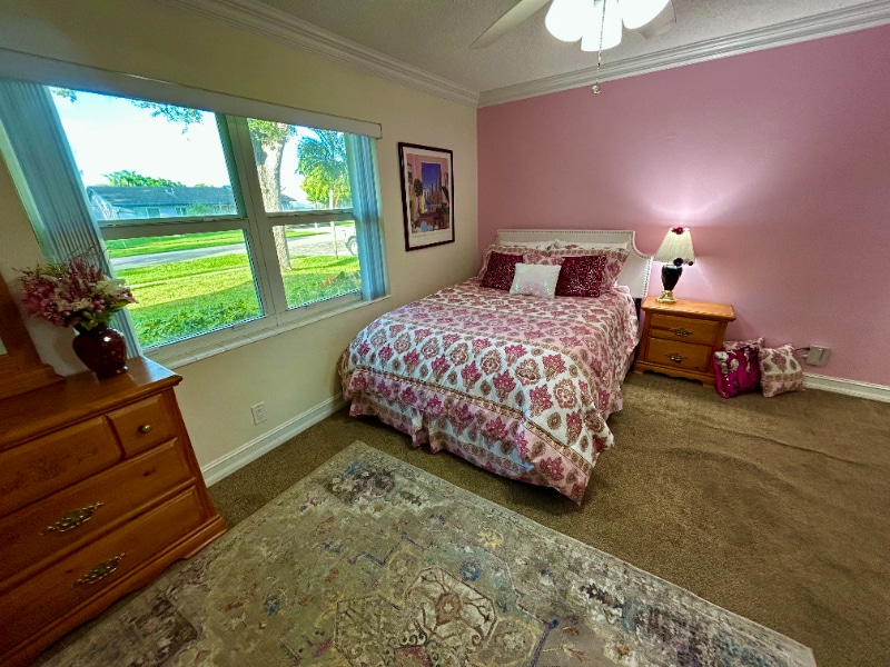 Building Photo - 9512 Saddlebrook Dr