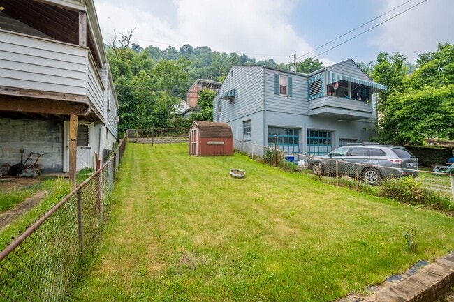 Building Photo - MOVE IN SPECIAL! SCORE HALF OFF 1ST MONTH'...