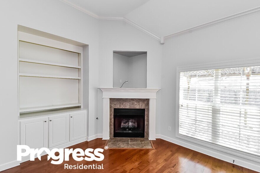 Building Photo - 4378 Bloombury St